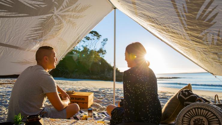 Picknick von Hyams Beach Hampers, Blenheim Beach, Jervis Bay, New South Wales © Destination NSW