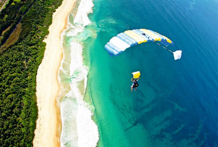 Saut en parachute à Carins, QLD © Tourism and Events Queensland 