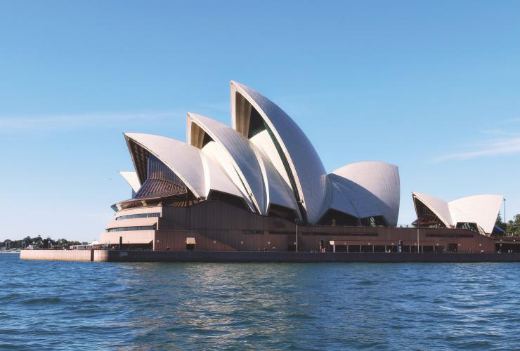 Vue sur l'Opéra de Sydney depuis la mer, Sydney, Nouvelle-Galles du Sud © Tourism Australia