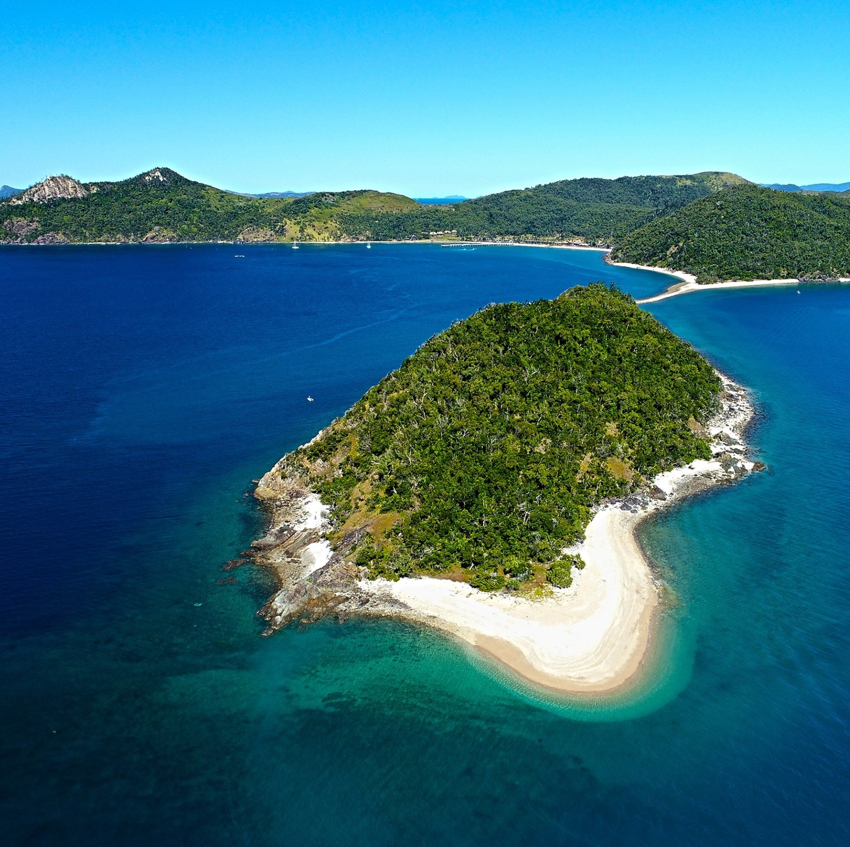 Vue aérienne de Mid Molle Island © Johnny Gaskell/Tourism and Events Queensland