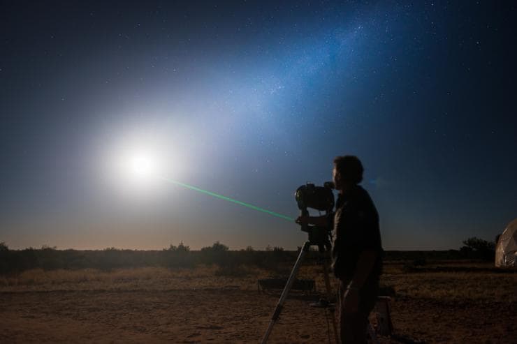 Observation des étoiles, Earth Sanctuary, Alice Springs, NT © Tourism NT/Matt Glastonbury