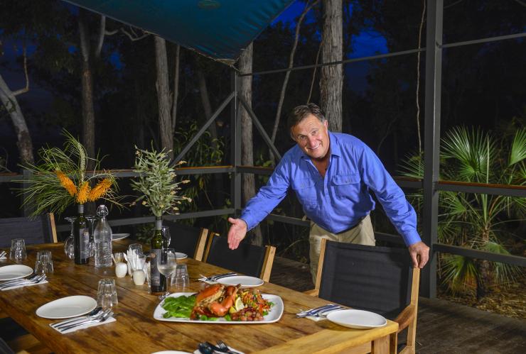 ノーザンテリトリー、アーネム・ランドのバラマンディ・ロッジでシーフードの夕食 © Barramundi Lodge