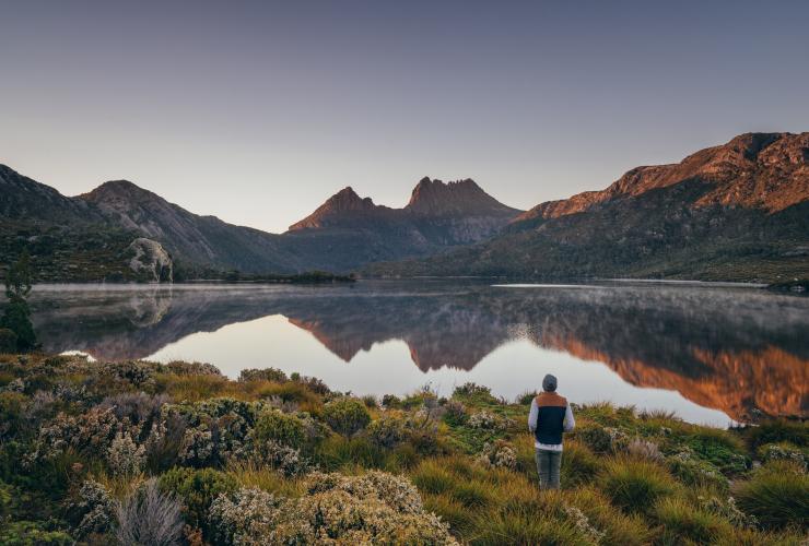 タスマニア州、セント・クレア湖国立公園、クレイドル・マウンテン © Tourism Tasmania