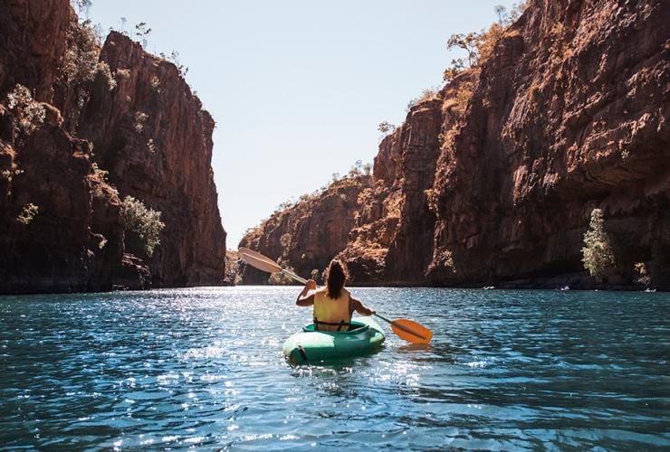 在北領地尼特米魯克國家公園的划獨木舟©澳洲旅遊局