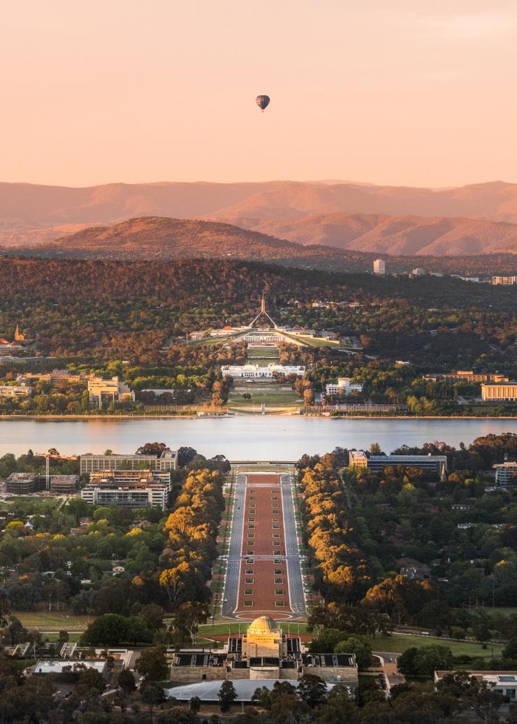 オーストラリア首都特別地域、キャンベラ、パーラメント・ドライブ © Rob Mulally/Visit Canberra