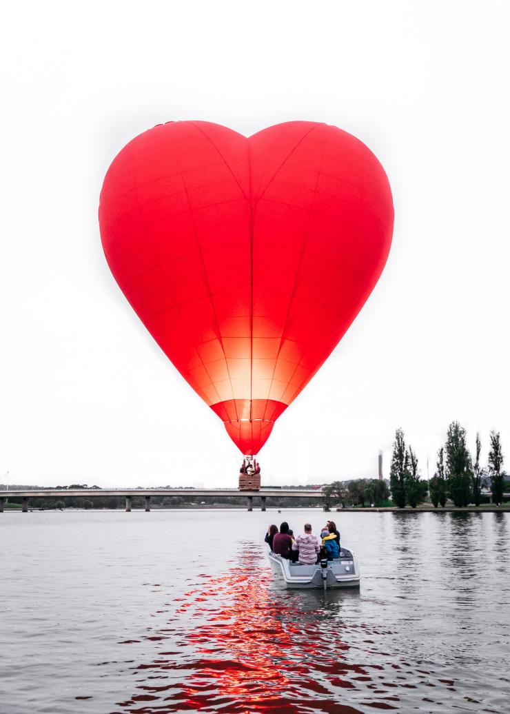 オーストラリア首都特別地域、キャンベラ、熱気球飛行 © VisitCanberra