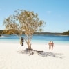 クイーンズランド州、ガリ（フレーザー島）、マッケンジー湖 © Tourism & Events Queensland