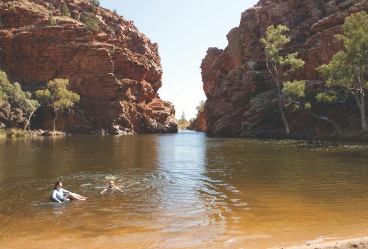 Naturpool Simpsons Gap, Alice Springs, Red Centre, Northern Territory © Tourism NT