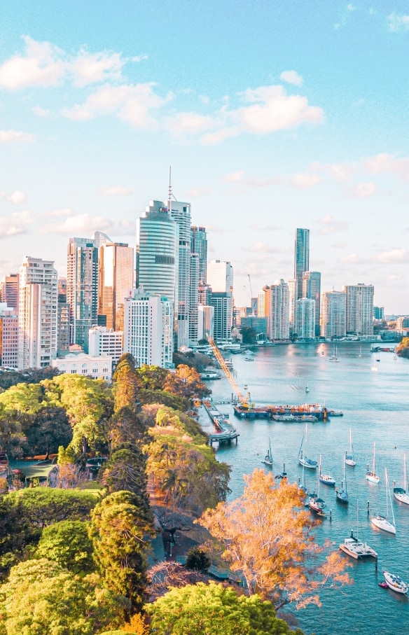 Luftaufnahme der Botanischen Gärten und der Stadt Brisbane © Clive D'Silva/Tourism and Events Queensland