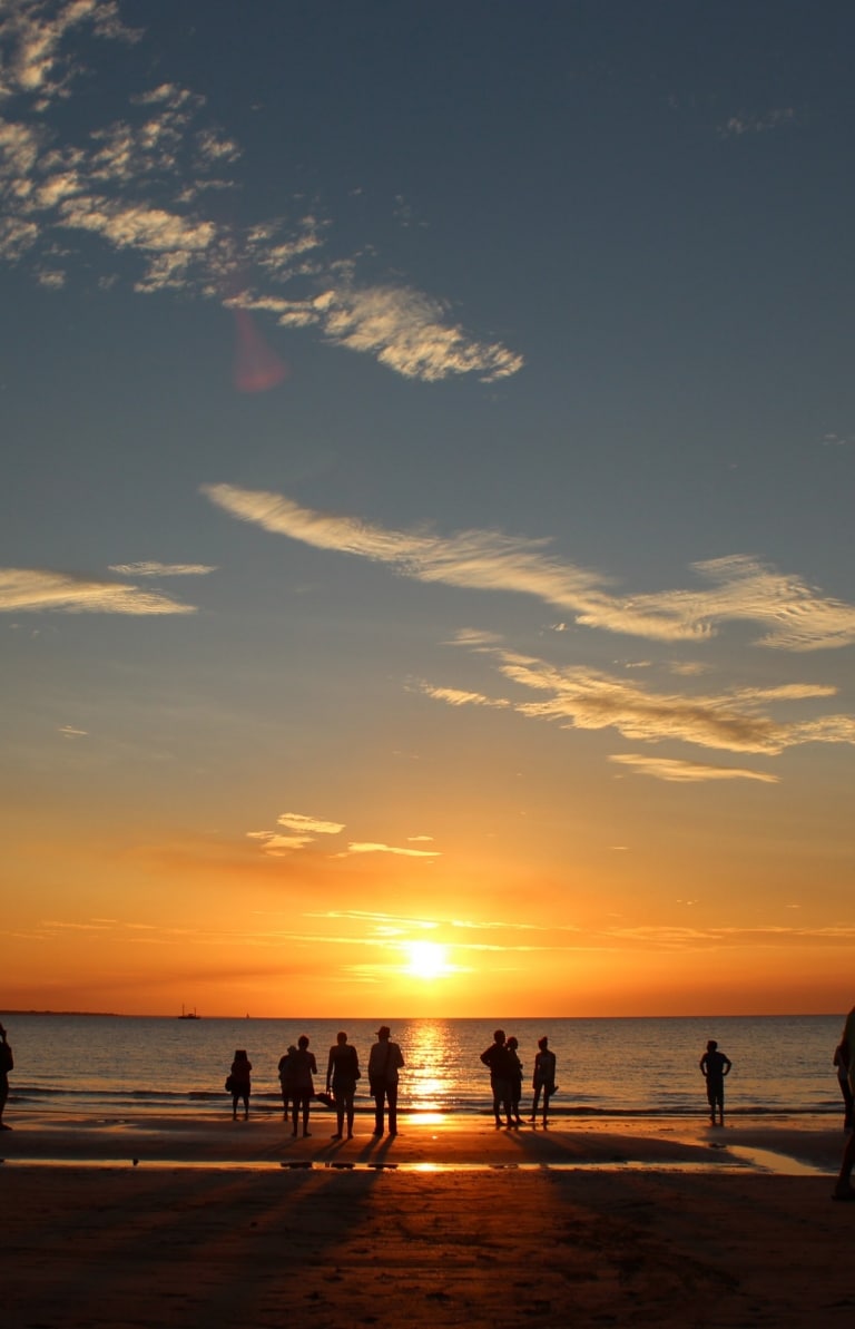 Sonnenuntergang am Mindil Beach, Darwin, Northern Territory © Tourism Australia