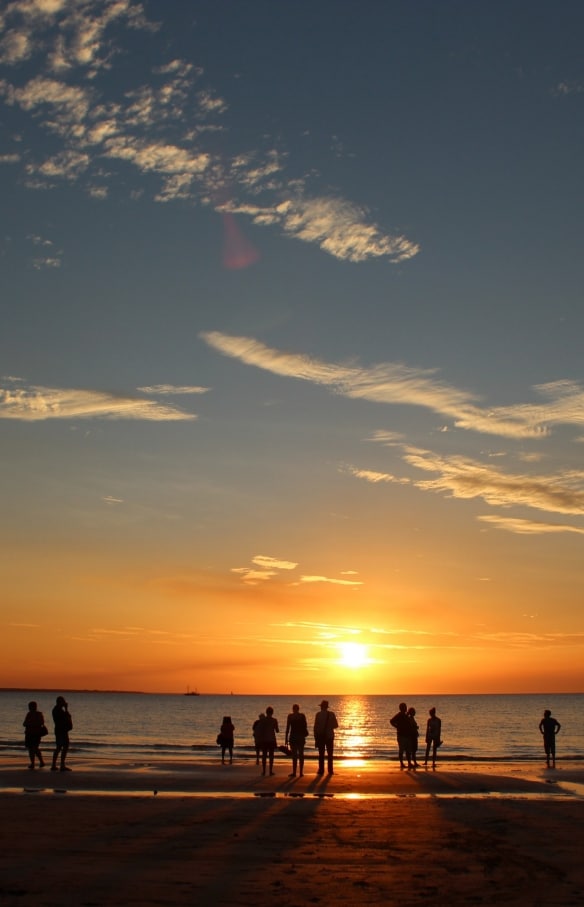 Sonnenuntergang am Mindil Beach, Darwin, Northern Territory © Aude Mayans/Tourism NT