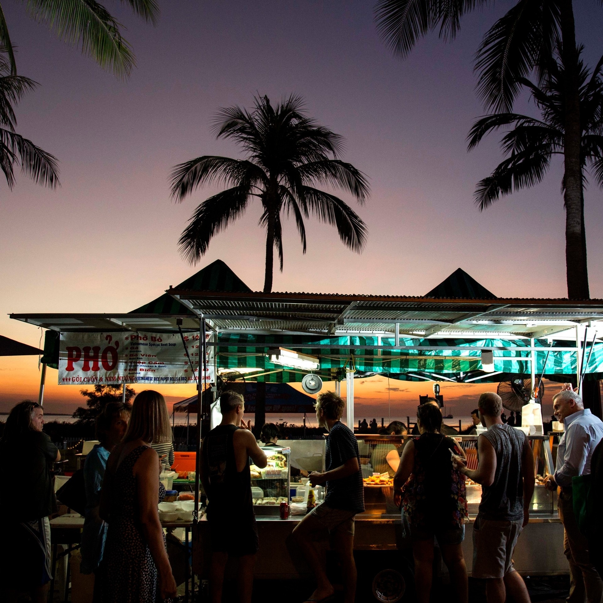 Mindil Beach Sunset Markets, Northern Territory © Tourism NT/Mindil Beach Sunset Markets