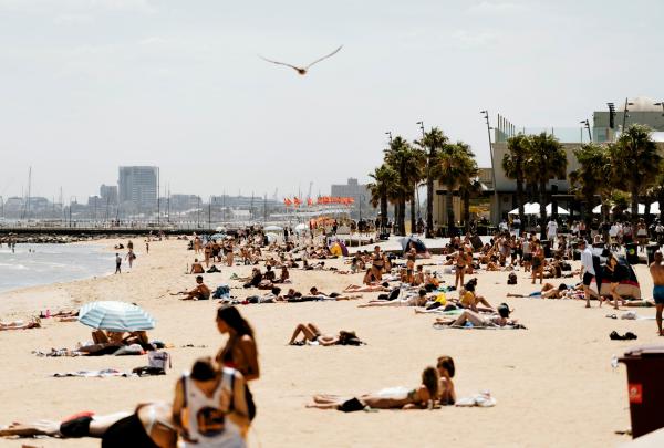 St. Kilda Beach, Melbourne, Victoria © Visit Victoria