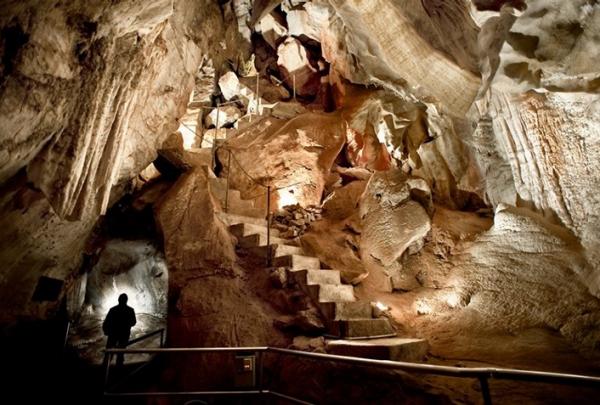 Jenolan Caves, NSW © DNSW