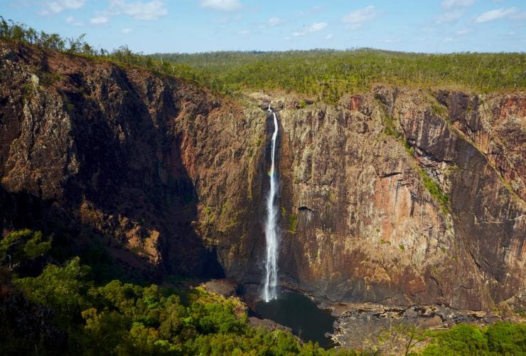 Wallaman Falls, Wallaman, Queensland © Aaron Spence, Tourism and Events Queensland