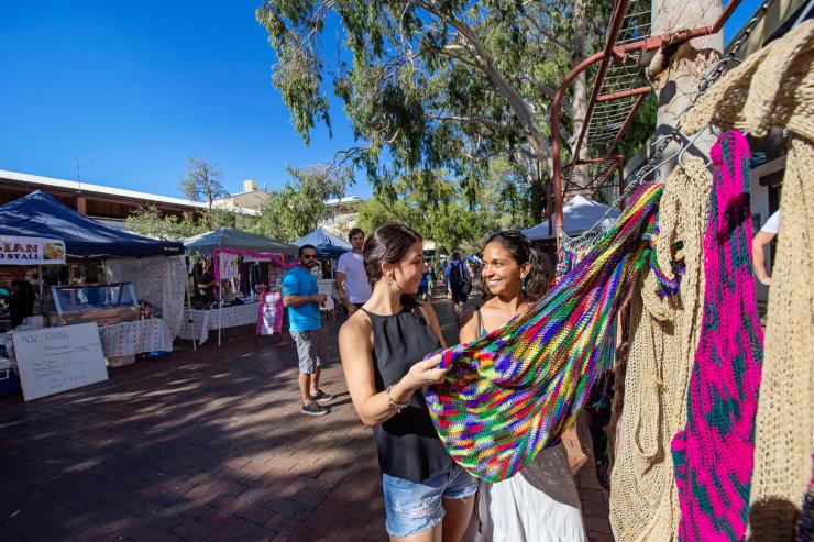 Todd Mall Markets, Alice Springs, NT © Tourism NT/Shaana McNaught 
