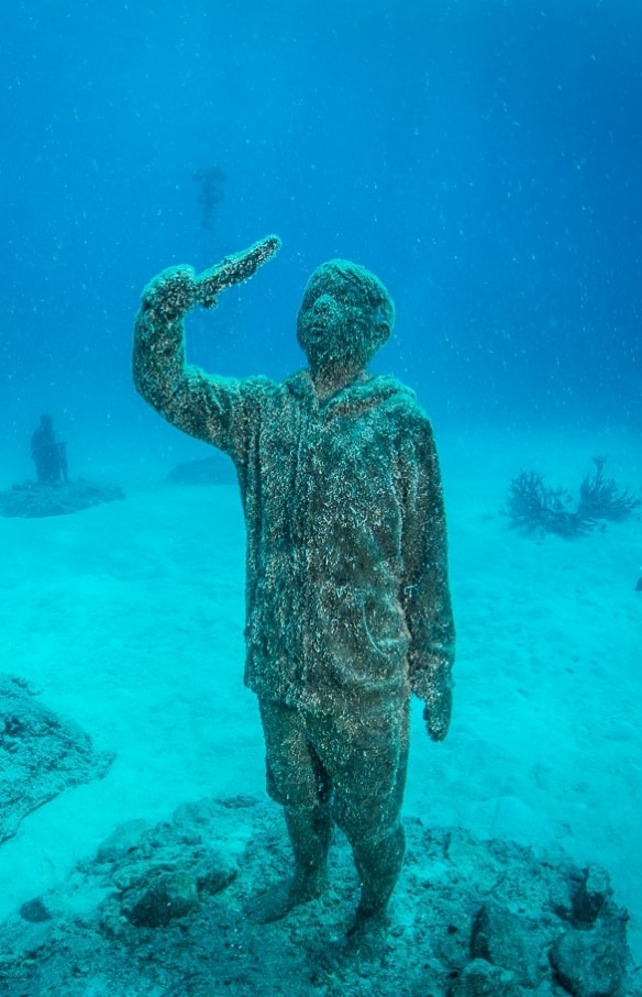 Underwater sculpture exhibit in the Museum of Underwater Art near Townsville © Matt Curnock