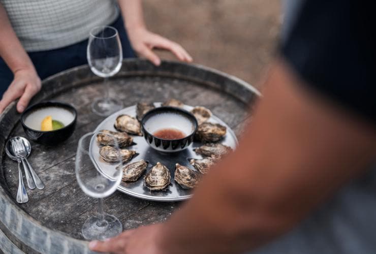 Oyster Bay Tours, Freycinet Marine Farm, Freycinet, Tasmania © Tourism Australia