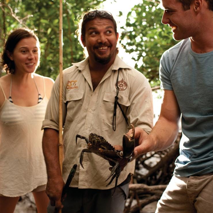 Visitors catching mud crabs on a Walkabout cultural Adventures tour © Walkabout Cultural Adventures