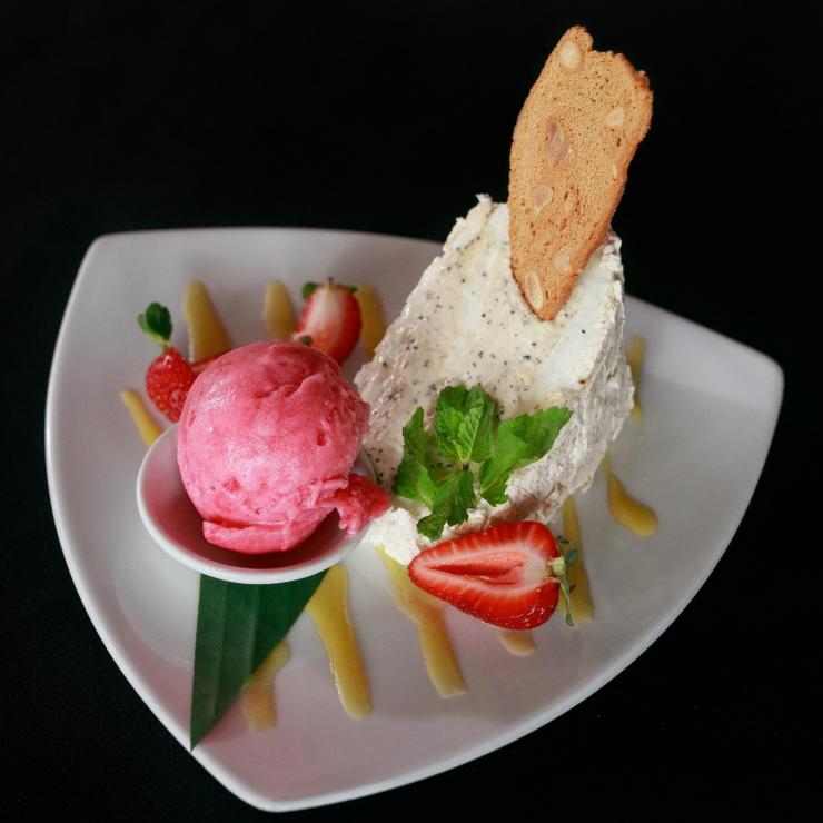 Pavlova dish at Ochre Restaurant in Cairns © Ochre Restaurant