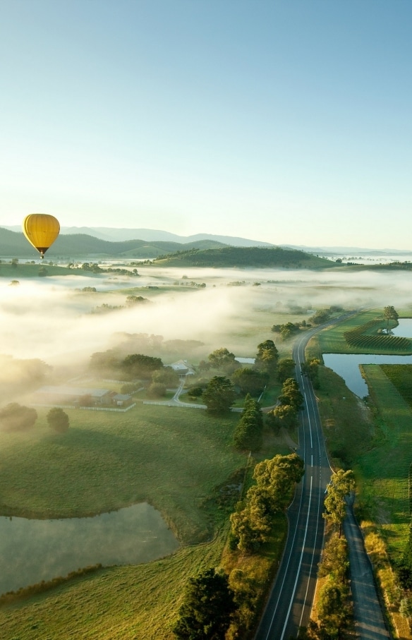 Hot air balloon over Yarra Valley, VIC © Visit Victoria