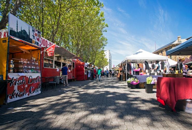 Market stalls at Salamanca Market in Hobart © Tourism Australia