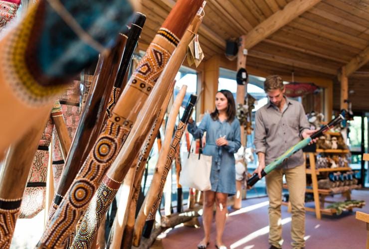Couple shops for indigenous art at Narana Aboriginal Cultural Centre © Rob Blackburn