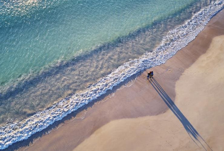 Walking on Town Beach in Geraldton © Tourism Western Australia