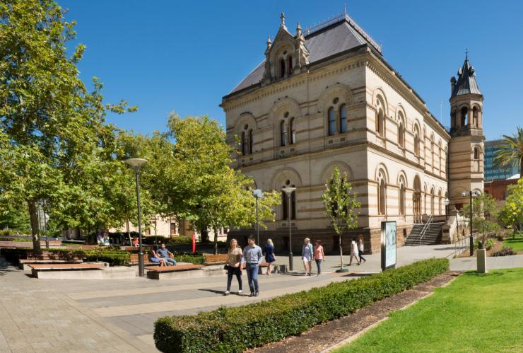 Exterior of the South Australian Museum in Adelaide © South Australian Tourism Commission
