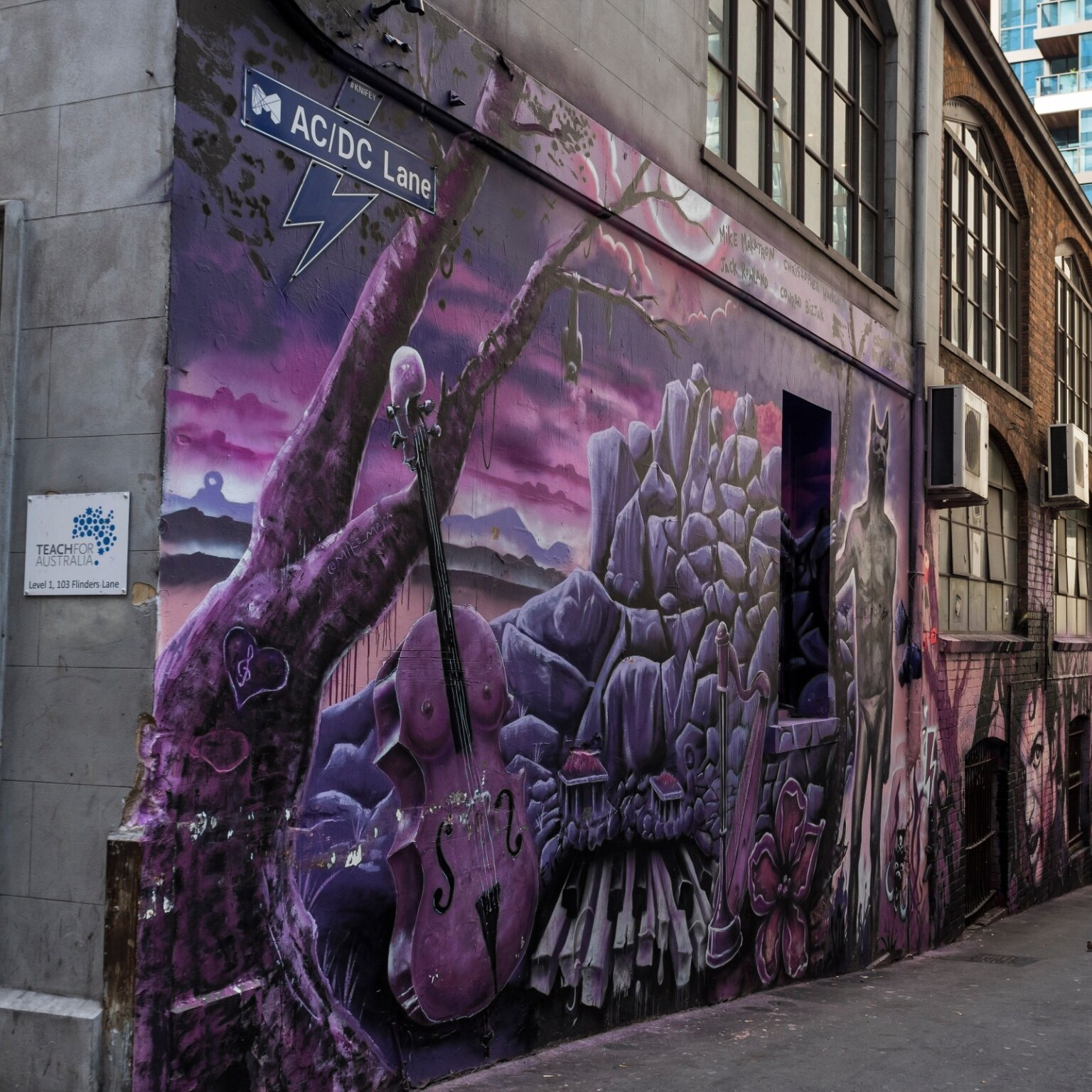 Graffitied ACDC lane in Melbourne © Visit Victoria