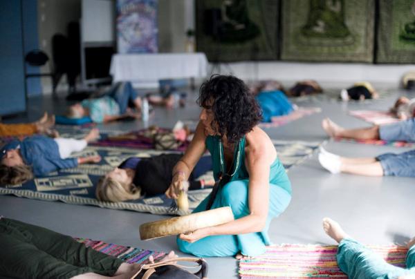 Instructor running a wellness discovery workshop in the Sunshine Coast © Conscious Life Events
