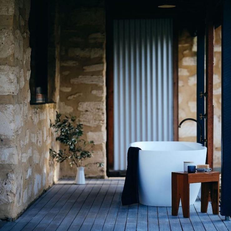 Outdoor bath at Burnside Organic Farm in Margaret River © Burnside Organic Farm