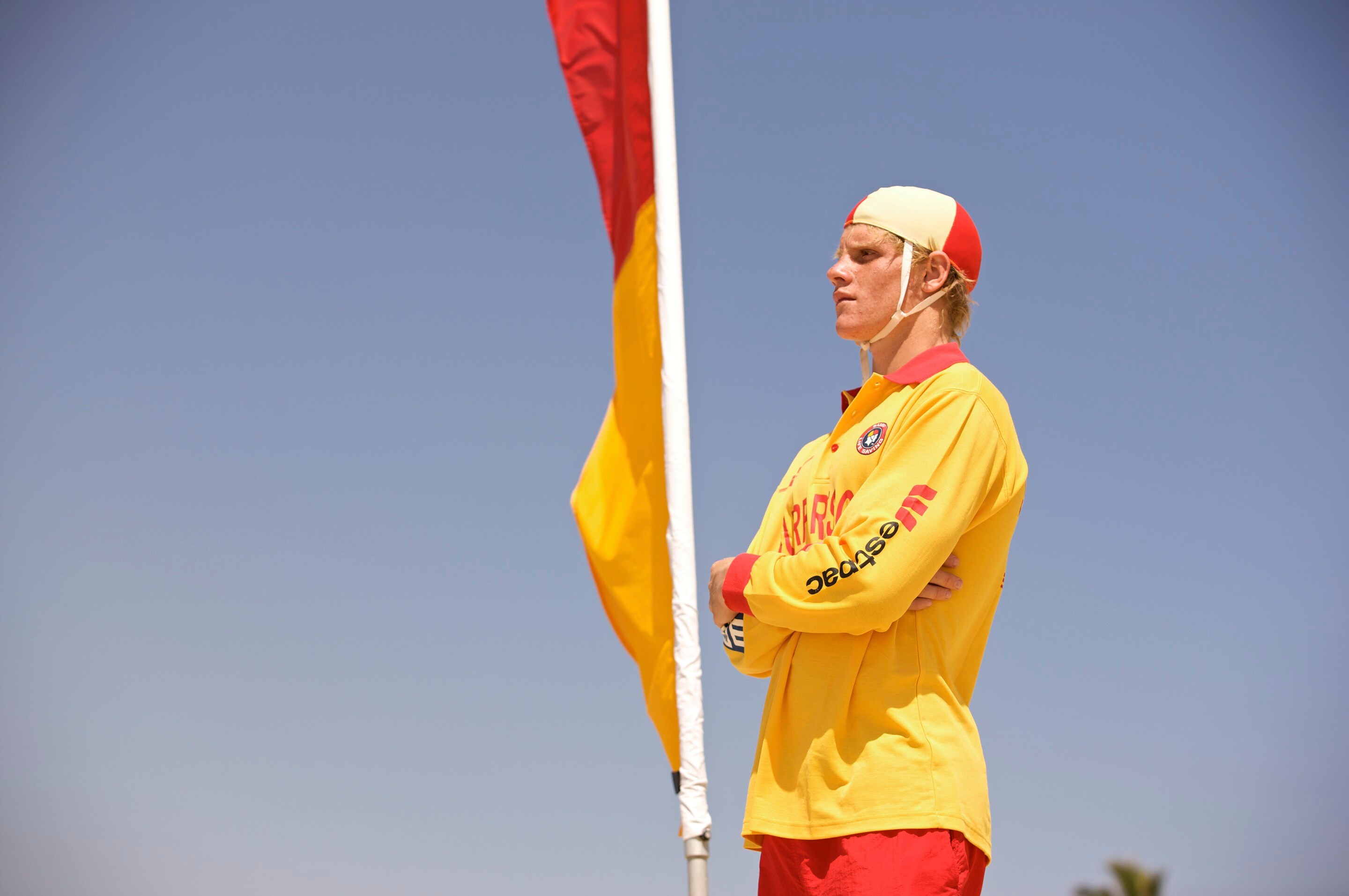 Surf Life Saver on the Gold Coast © Tourism Australia