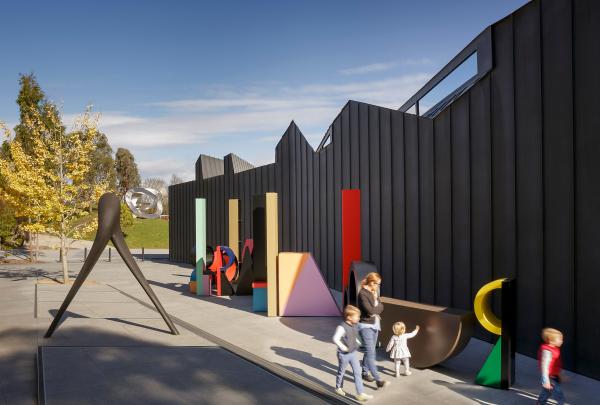 Family walks next to sculptures at the Heide Museum of Modern Art © Heide Museum of Modern Art