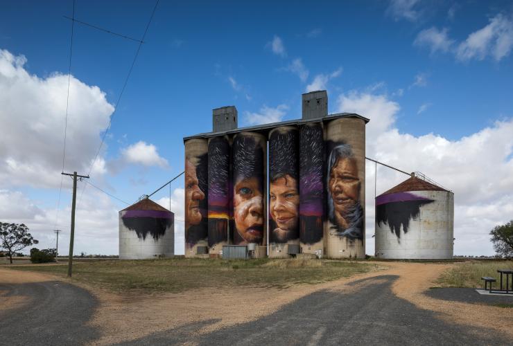 Painted silos on the Silo Art Trail in Sheep Hills © Visit Victoria