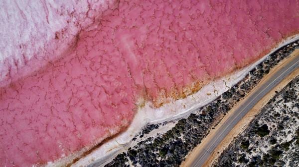 Hutt Lagoon, WA © Tourism Australia 