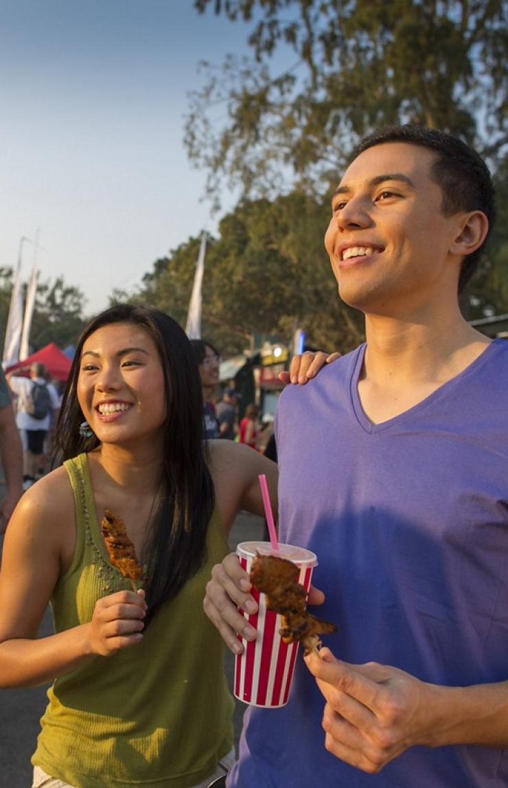 Mindil Beach Sunset Markets, Darwin, NT © Tourism NT