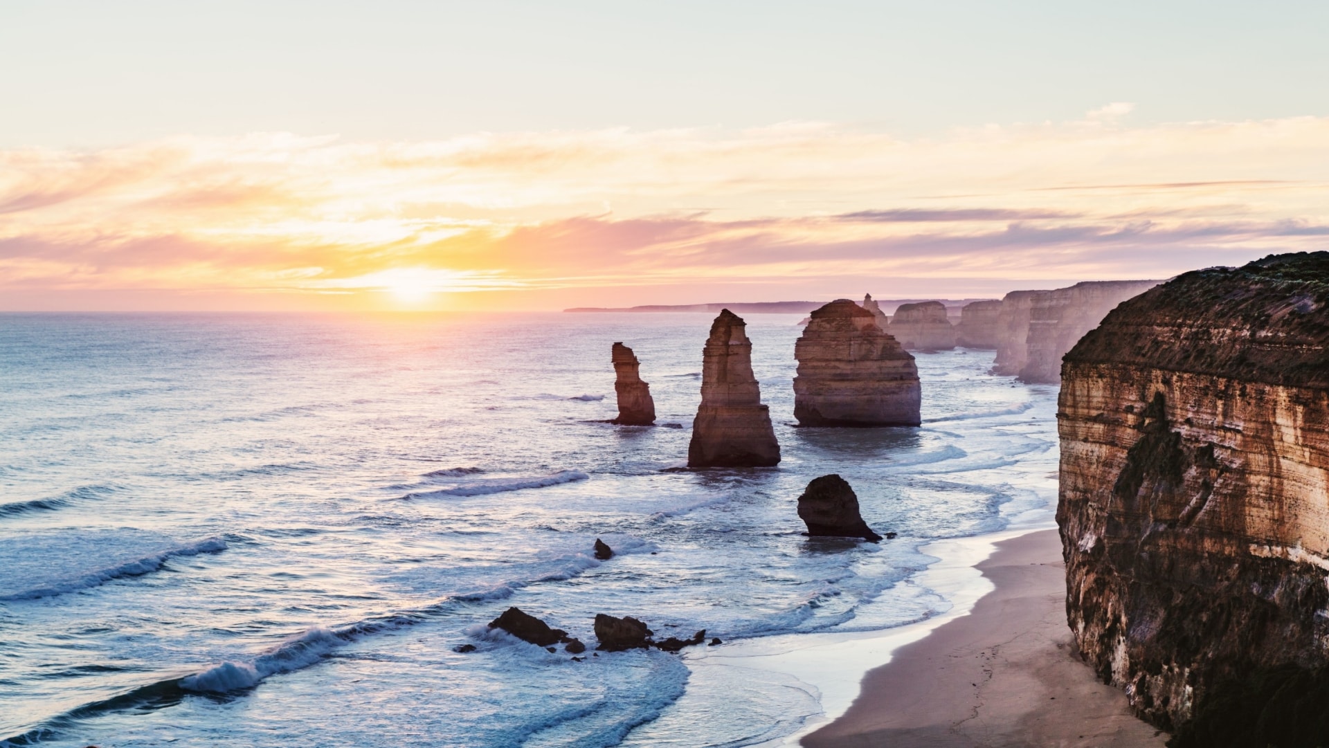 12 Apostles, Great Ocean Road, VIC © Great Ocean Road Tourism / Belinda VanZanen