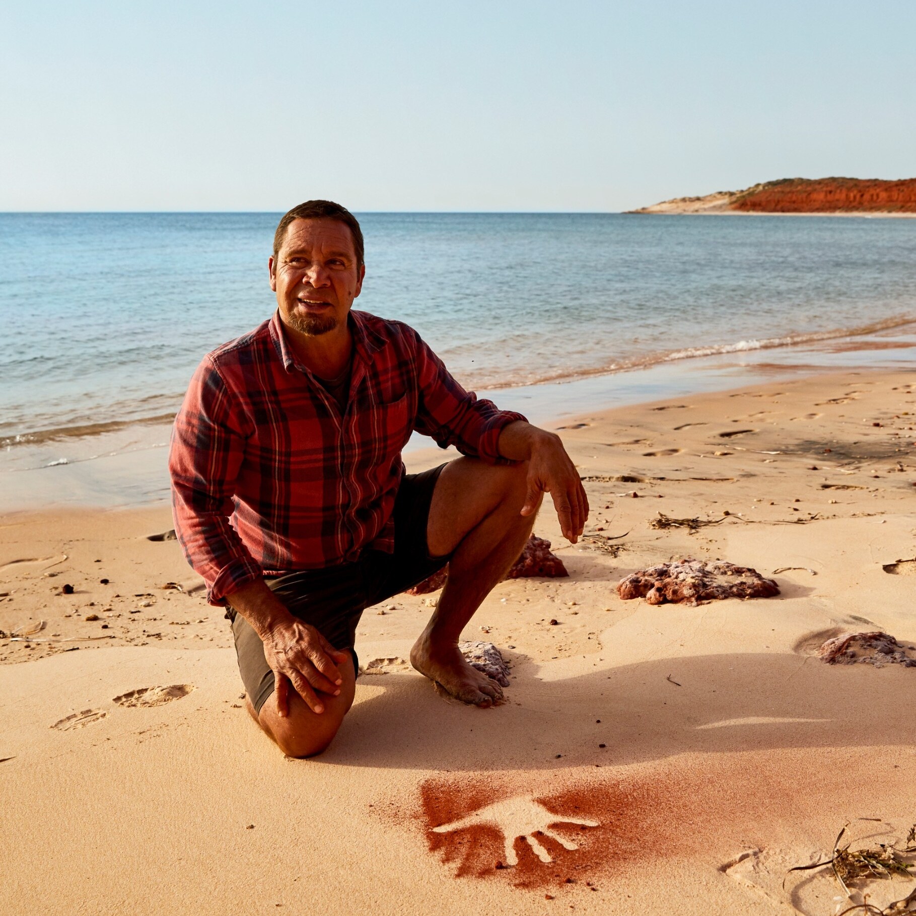 Darren Capewell on the beach at Shark Bay © Tourism Australia