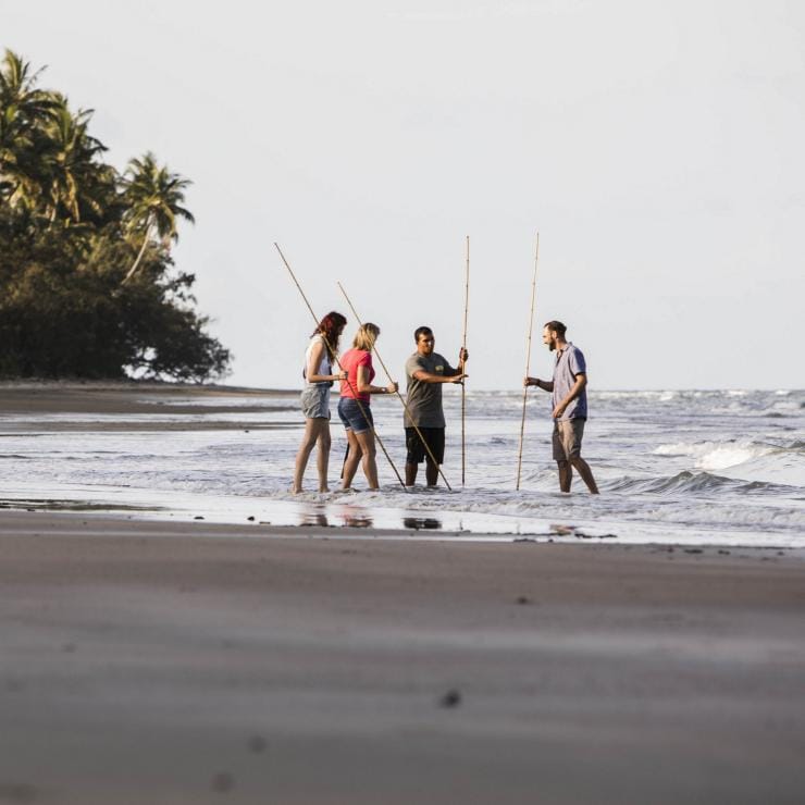 Walkabout Cultural Adventures, QLD © Tourism Australia