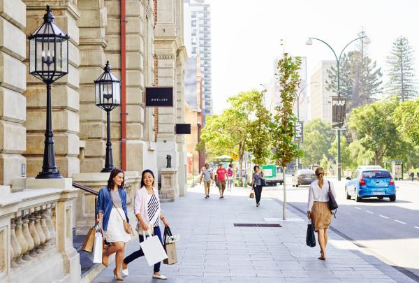 Friends shopping at the State Buildings in Perth, Western Australia © Tourism Western Australia