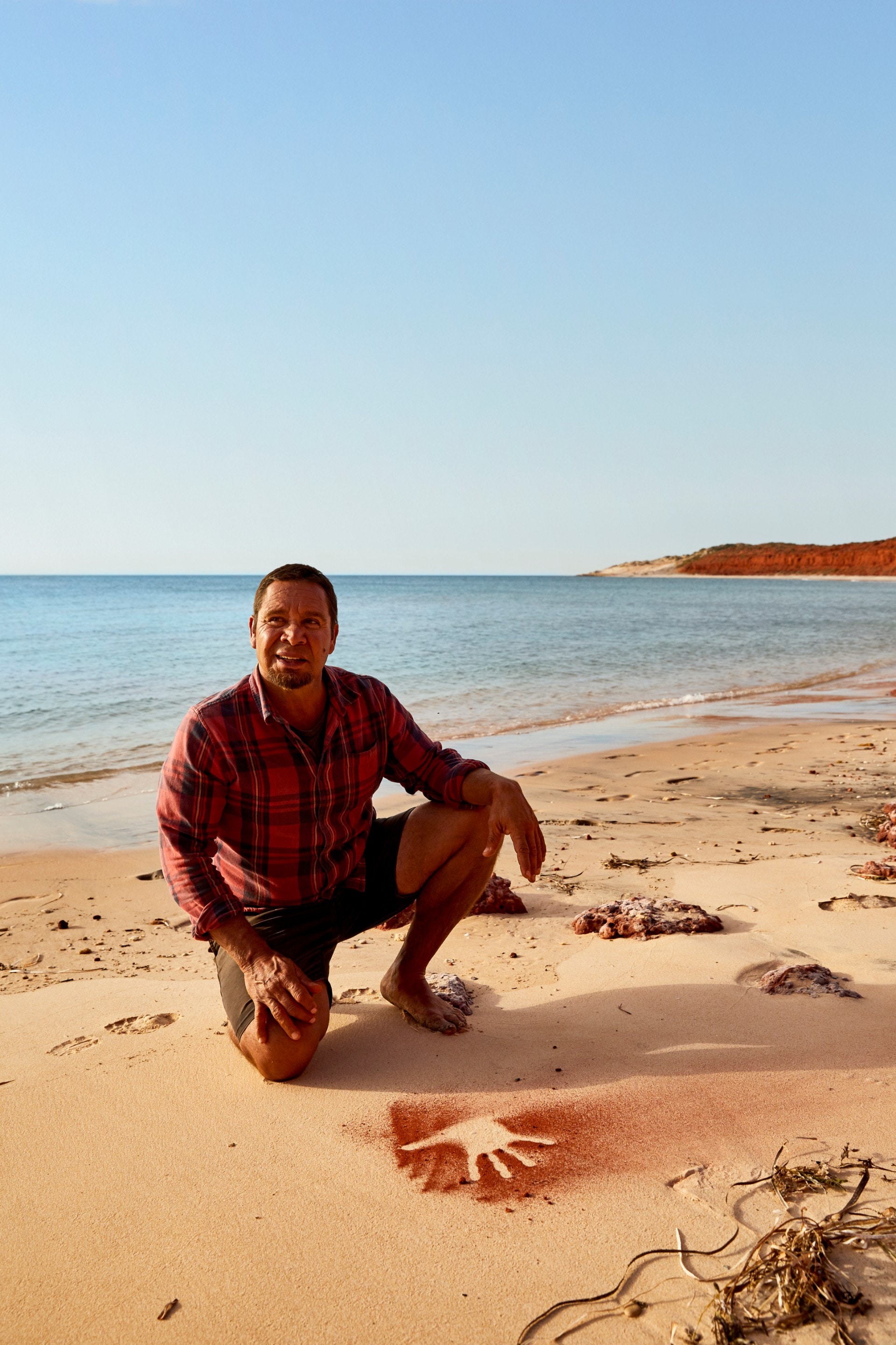 Darren Capewell on the beach at Shark Bay © Tourism Australia