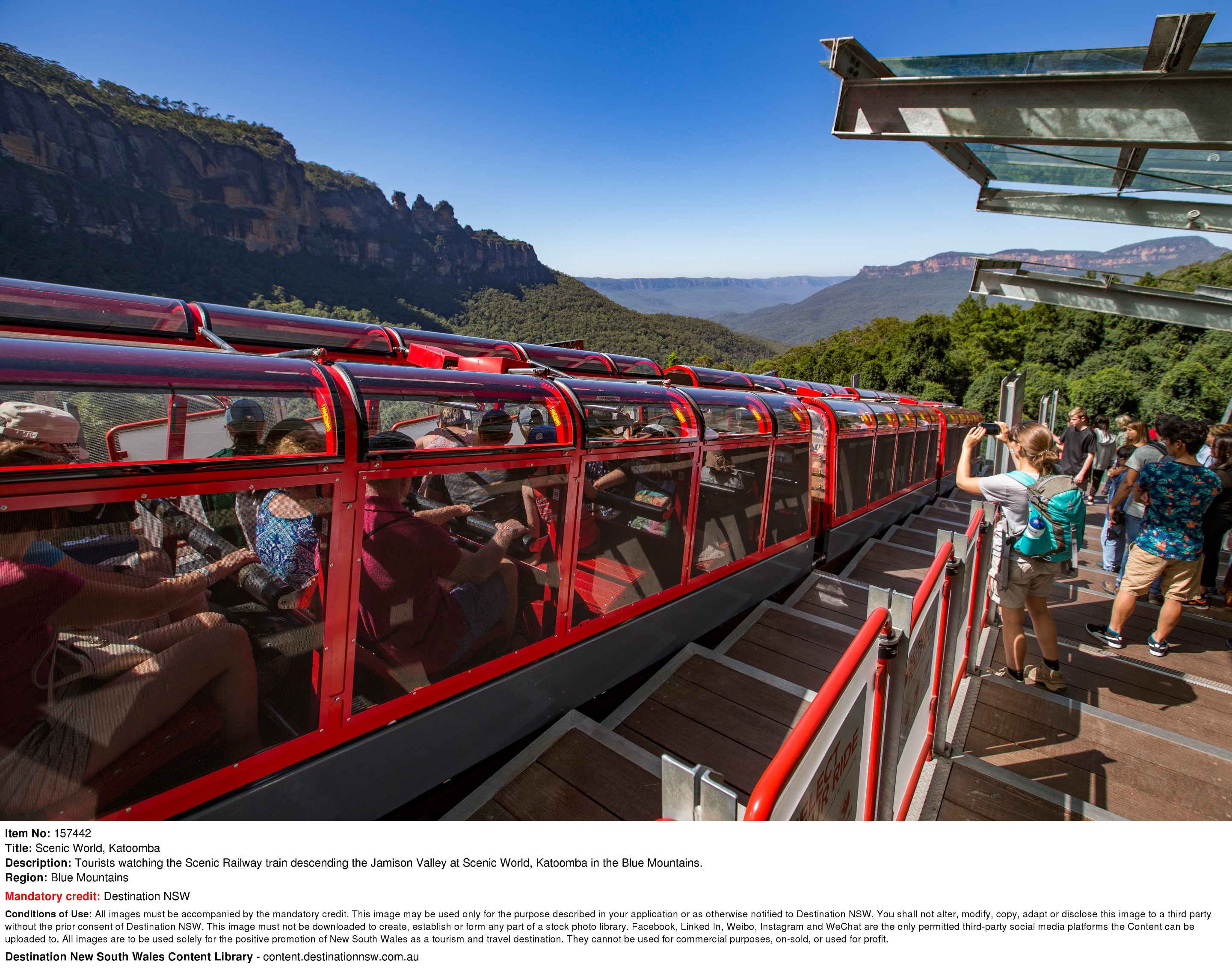 Passengers aboard the Scenic Railway train at Scenic World in Katoomba © Destination NSW