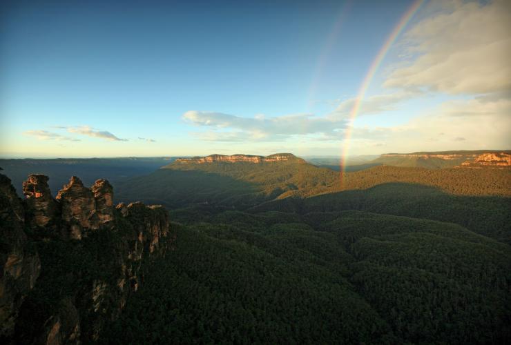 Three Sisters, Grose Valley, Blue Mountains, NSW © Tourism Australia
