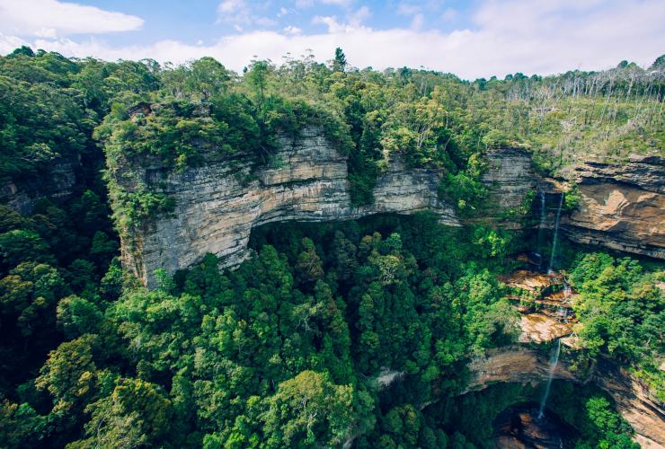 View of rocky cliffs and waterfall in Blue Mountains National Park in New South Wales © Tourism Australia