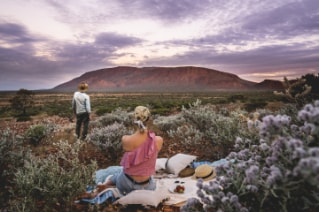 Couple enjoying a picnic with a view of Mount Augustus © Australia’s Golden Outback