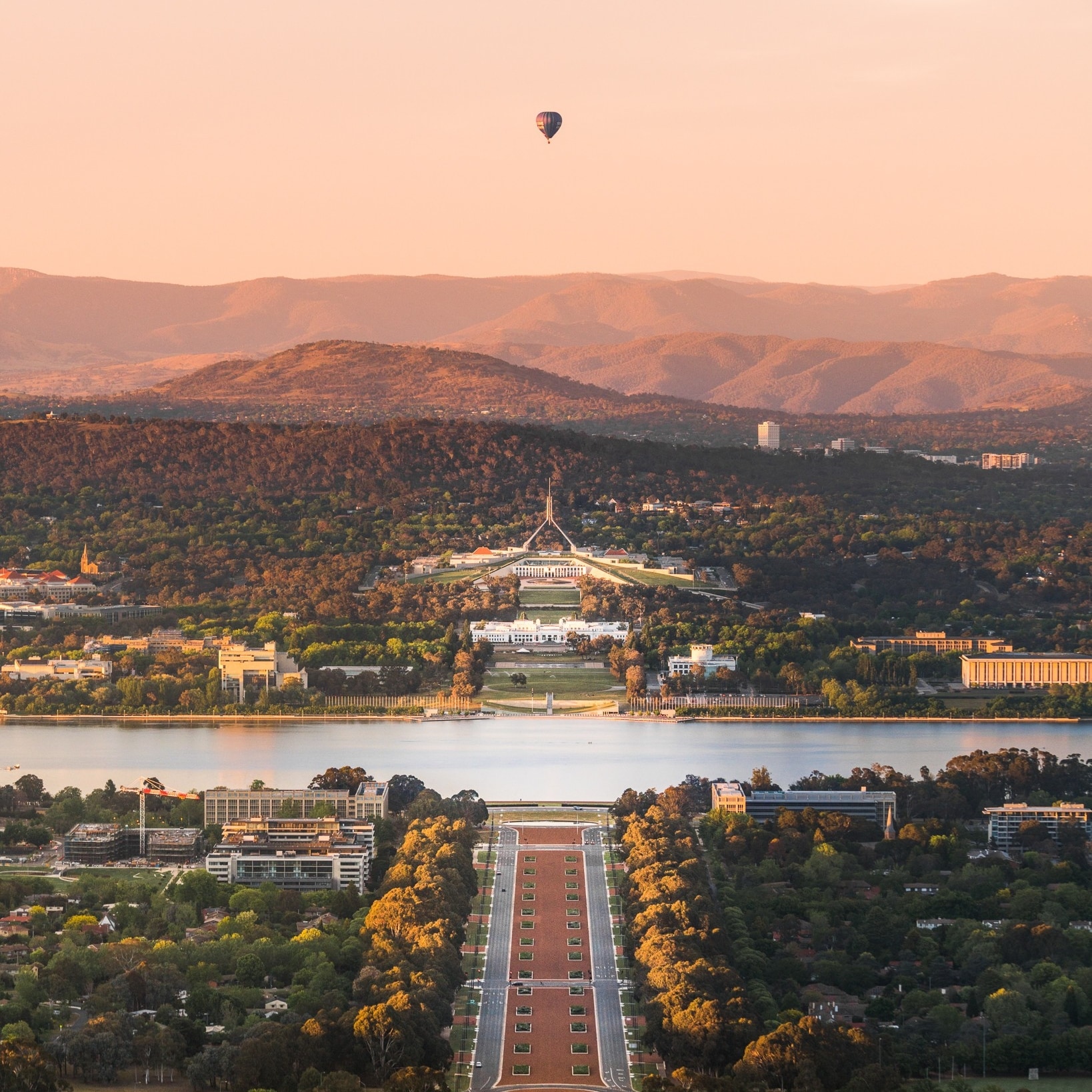 tourist attractions in canberra australia