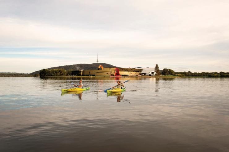 Kayaking at National Museum of Australia, Lake Burley Griffin, Canberra, ACT © Tourism Australia