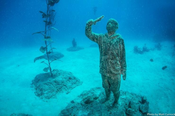 Underwater sculpture exhibit in the Museum of Underwater Art near Townsville © Matt Curnock