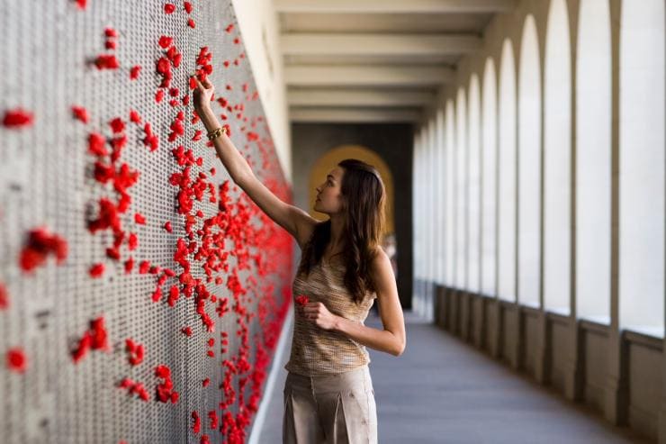 Woman at the Australian War Memorial in Canberra © Tourism Australia